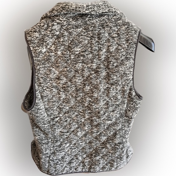 Abercrombie & Fitch woman’s vest. Size small - Picture 2 of 3